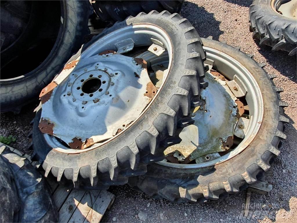 BKT 230/95R44 x2 Däck, hjul och fälgar