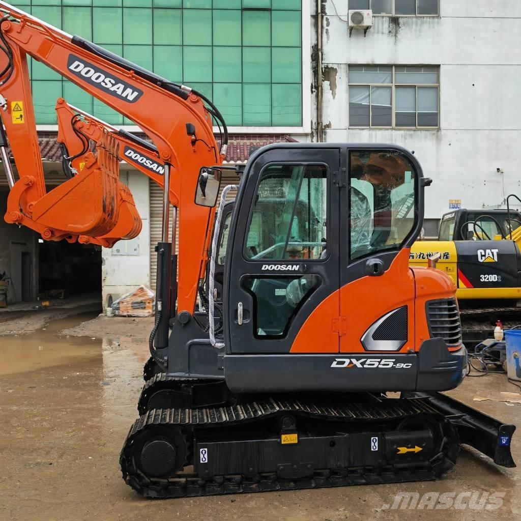 Doosan DX 55-9 C Bandgrävare
