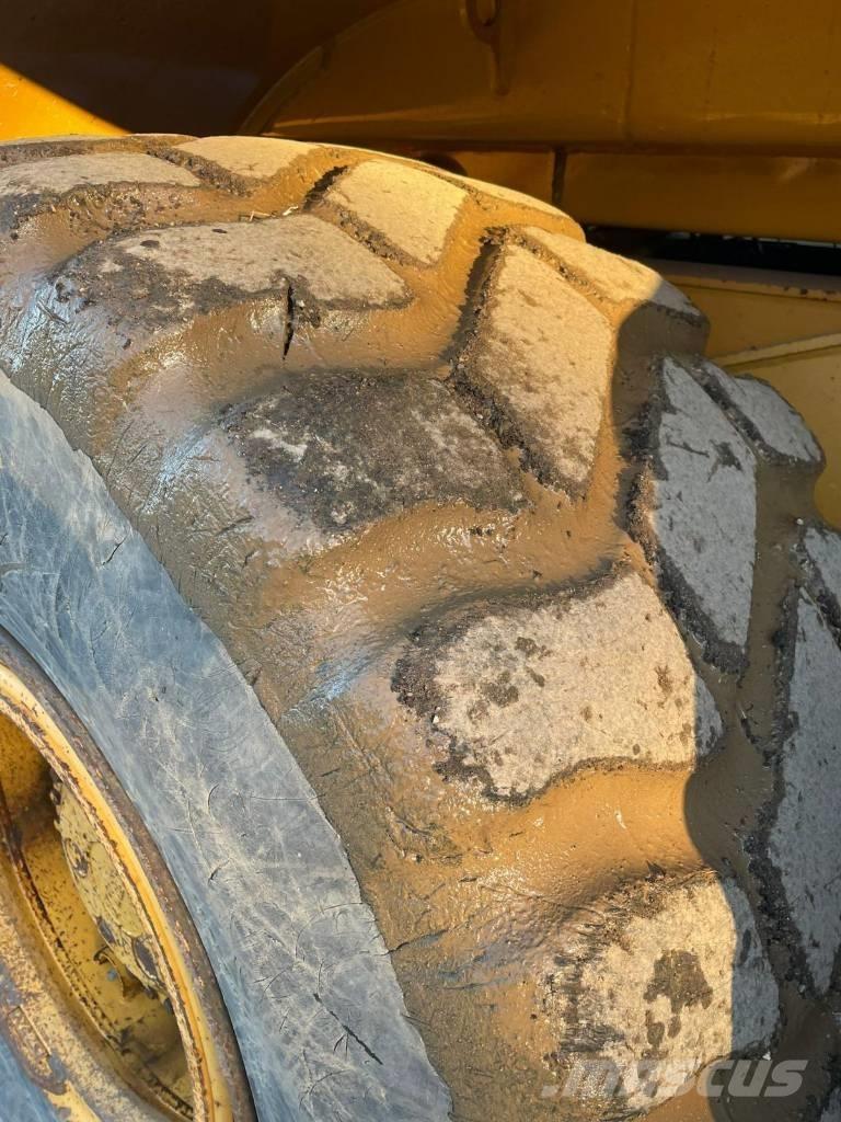 Bell B 30 E Midjestyrd dumper