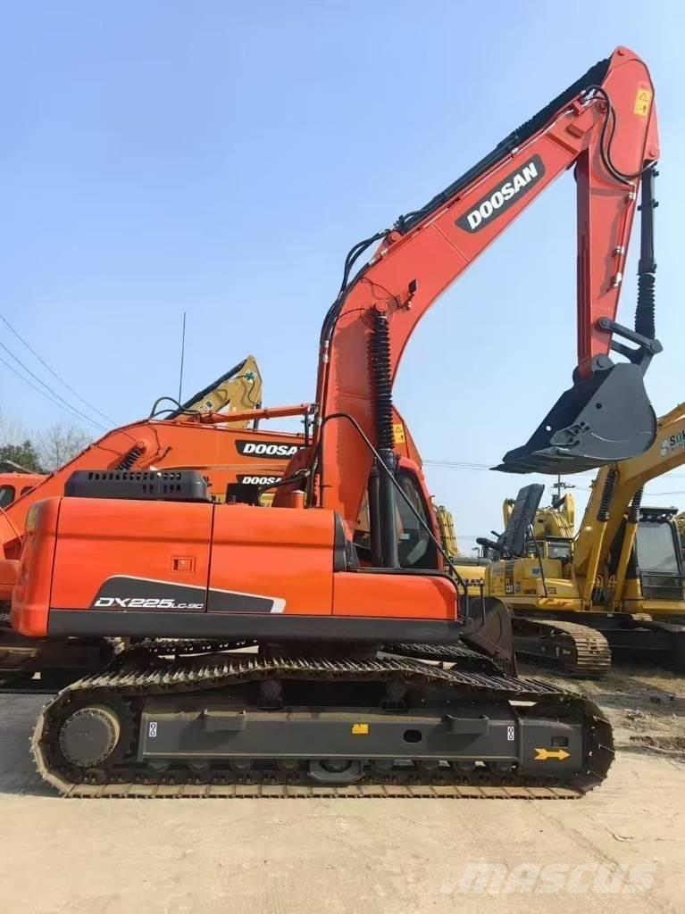 Doosan DX 225 LC Bandgrävare