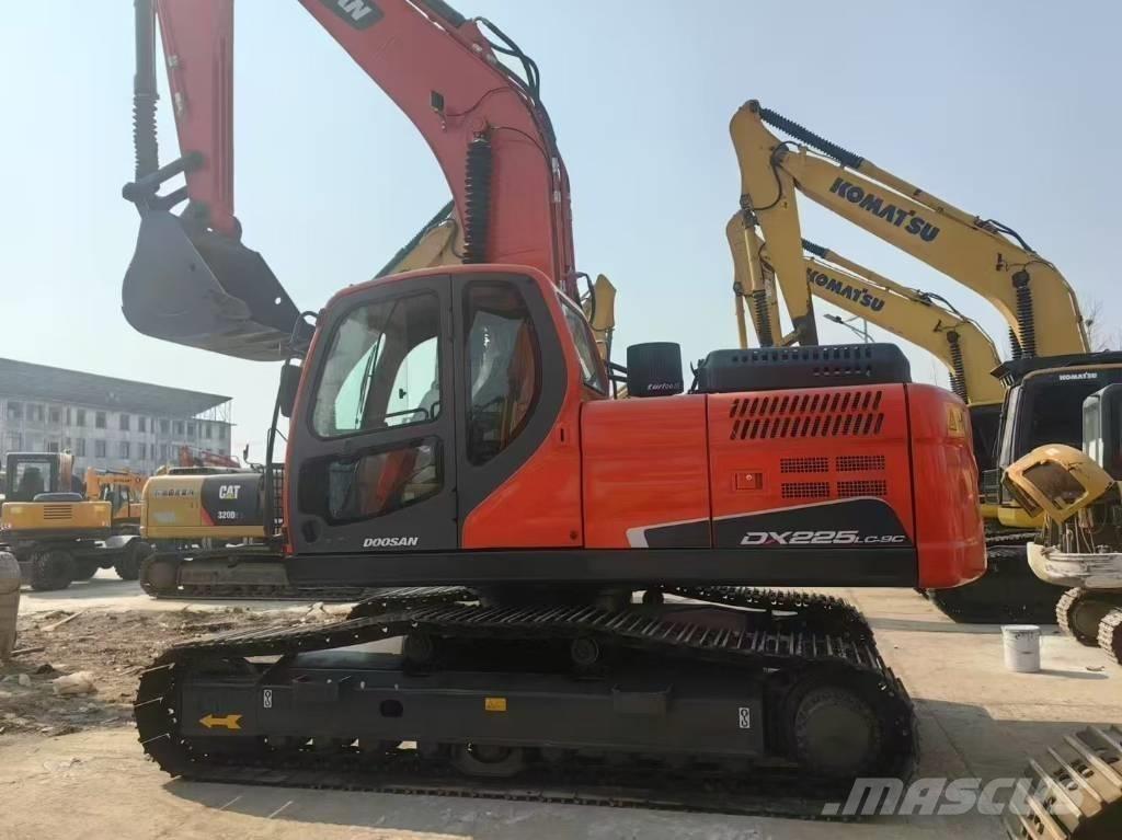 Doosan DX 225 LC Bandgrävare