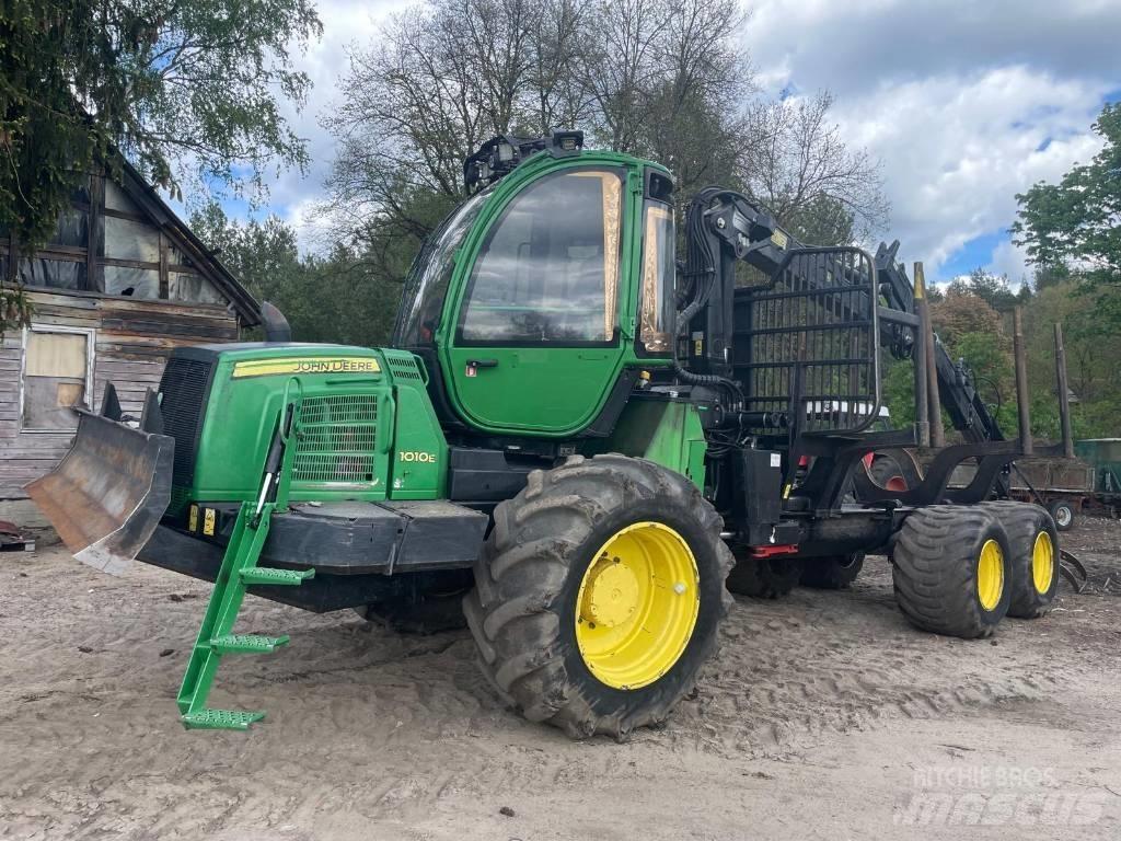 John Deere 1010 E Skotare