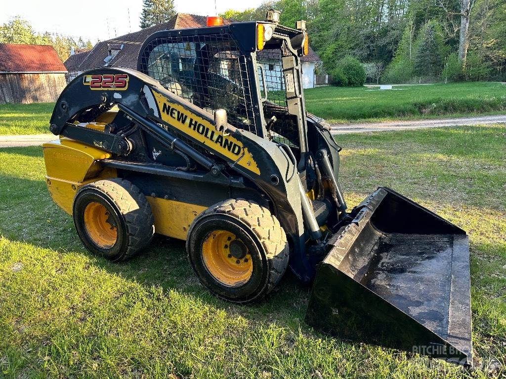 New Holland L 225 Kompaktlastare