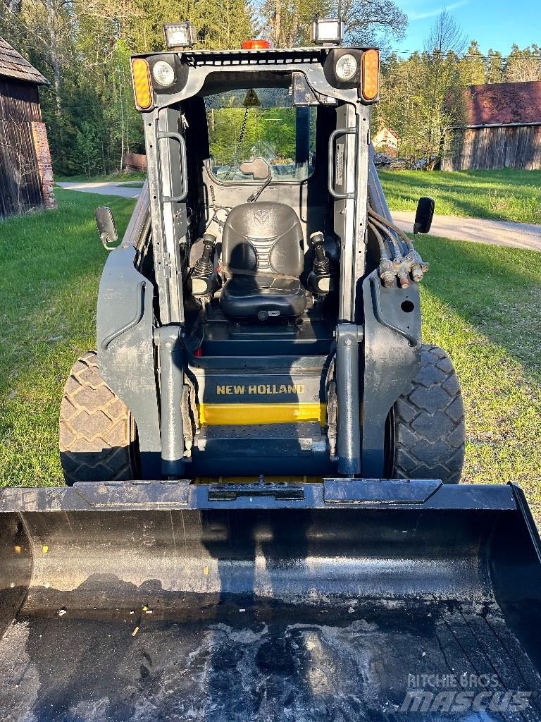 New Holland L 225 Kompaktlastare