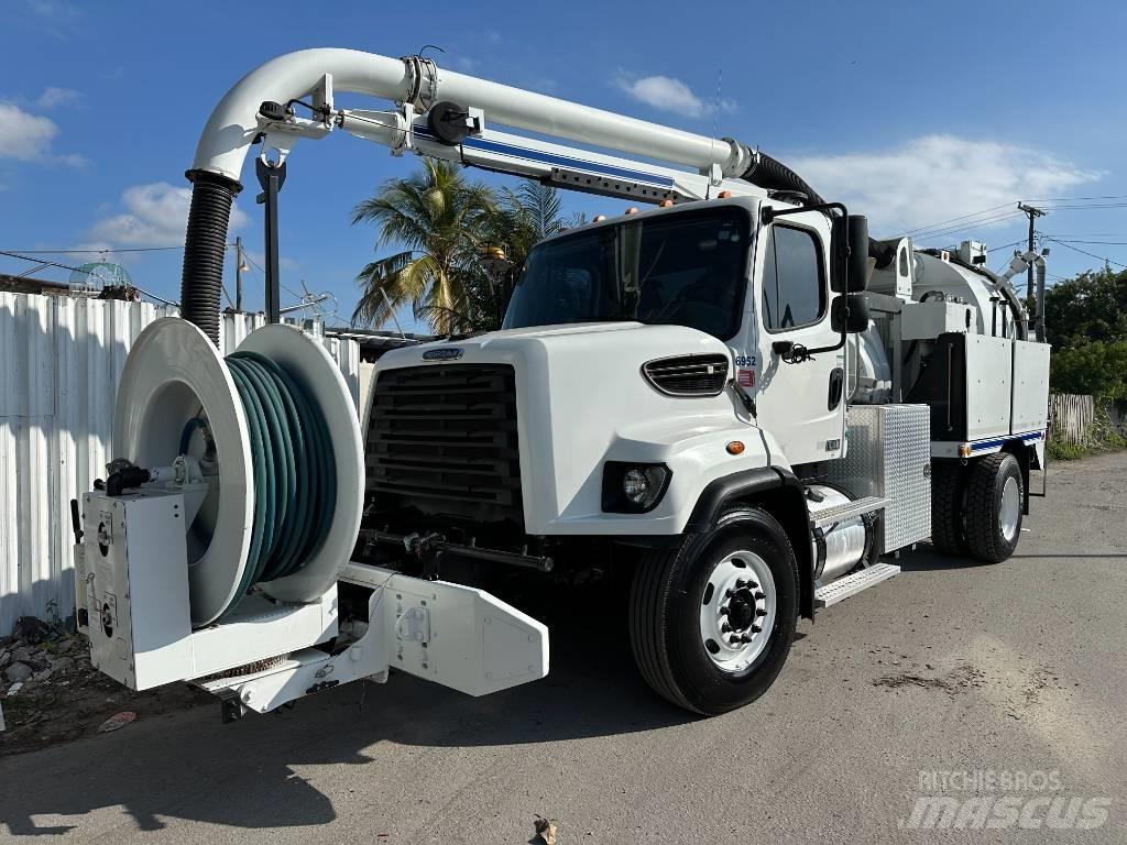 Freightliner 108 SD Slamsugningsbil