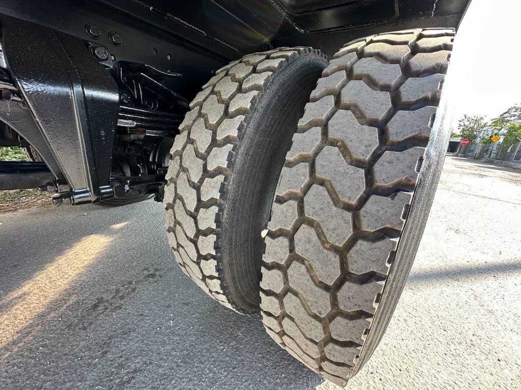 Freightliner 108 SD Slamsugningsbil