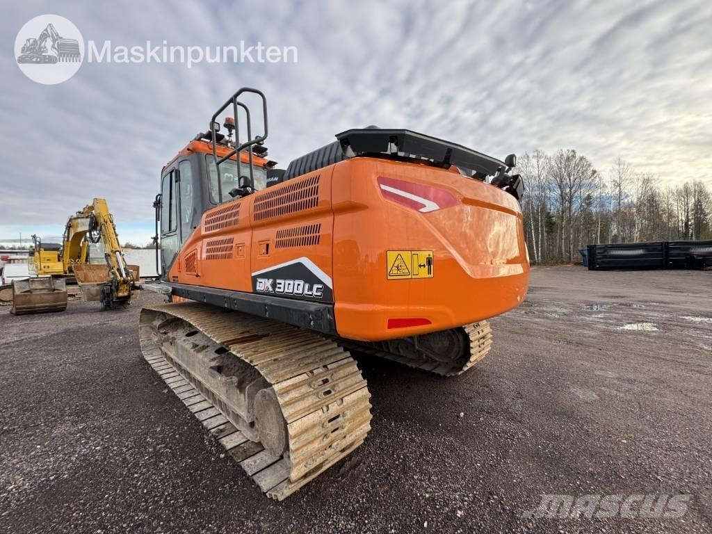 Doosan DX 300 LC Bandgrävare