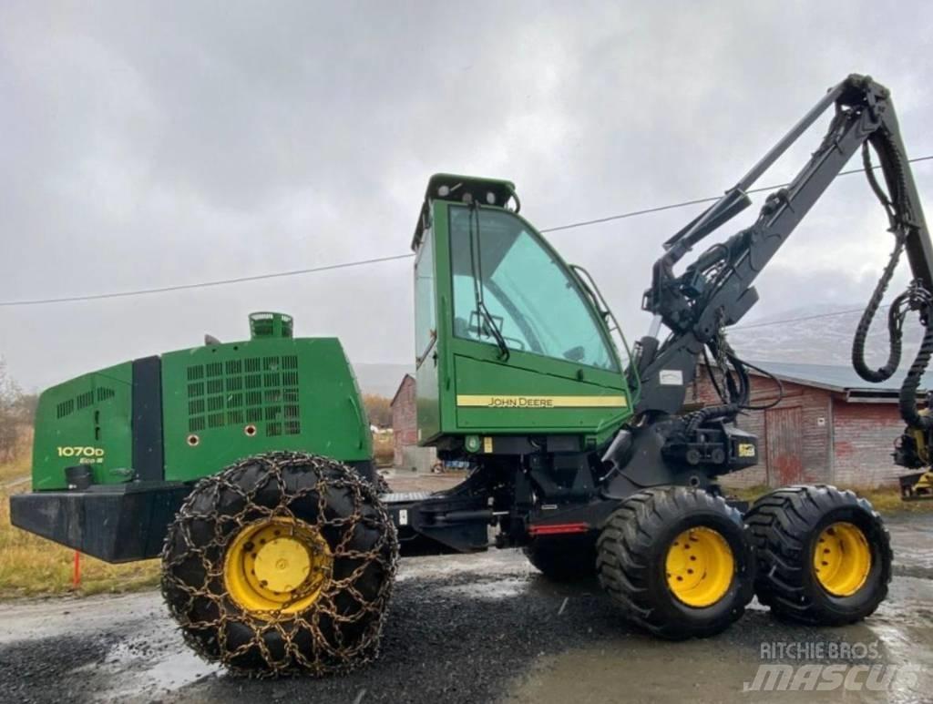 John Deere 1070 D Skördare