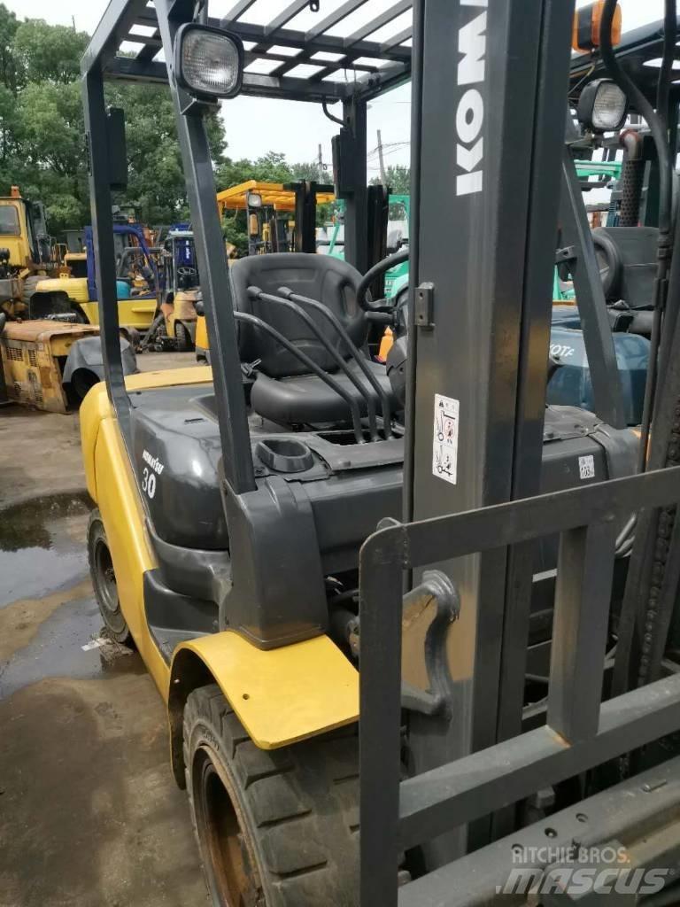 Komatsu 30 Teleskoplastare