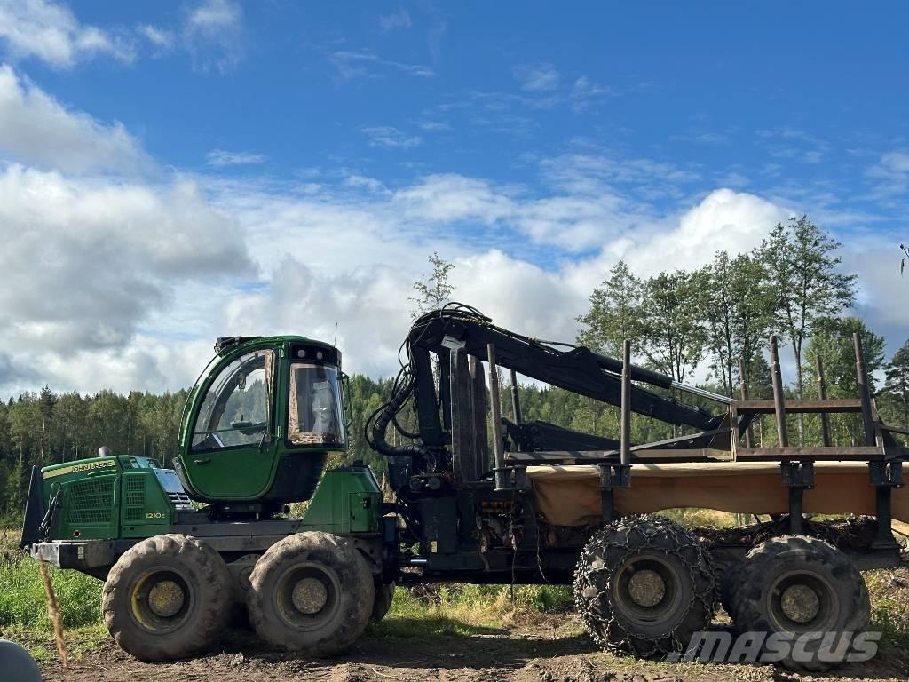 John Deere 1210 E Skotare