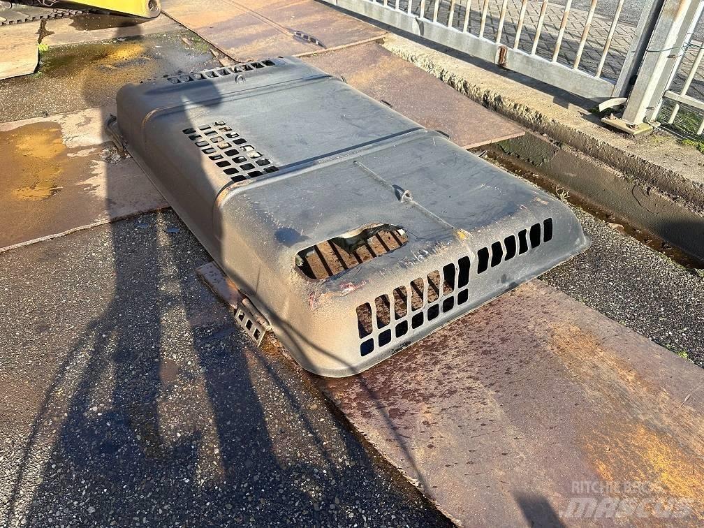 CAT 325DL hood Chassi och upphängning