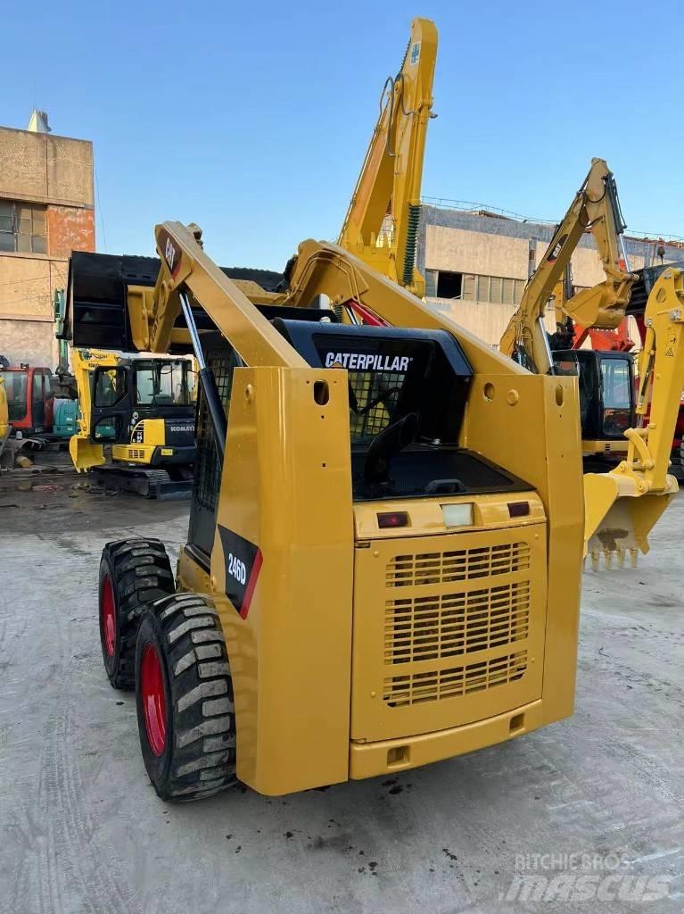 CAT 246D Kompaktlastare