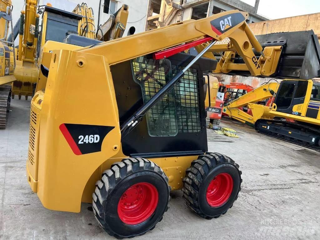 CAT 246D Kompaktlastare