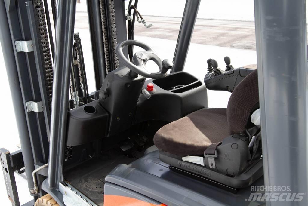 Linde E16C-02 Elmotviktstruckar