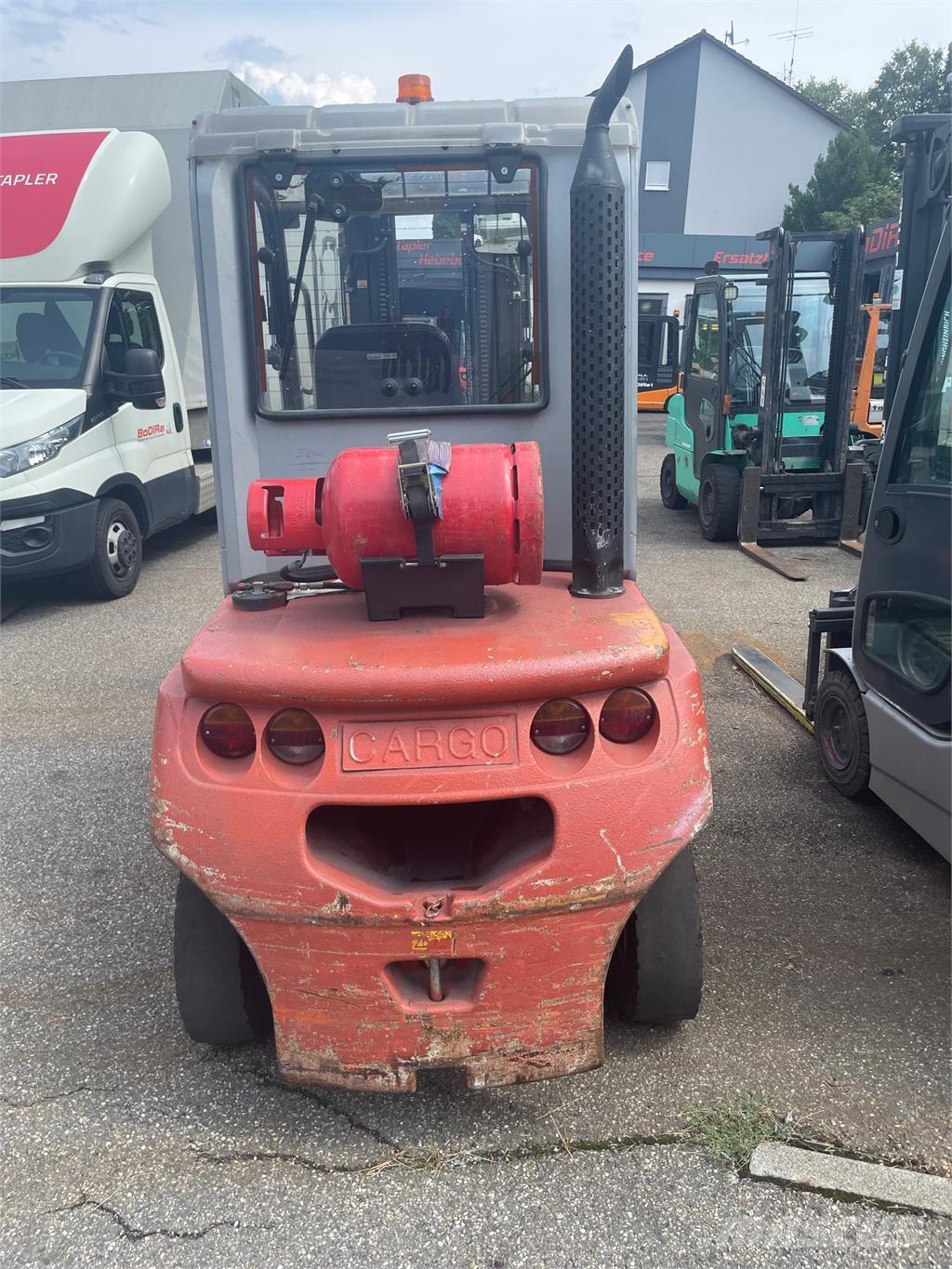 BT C4G300 Gasolmotviktstruckar