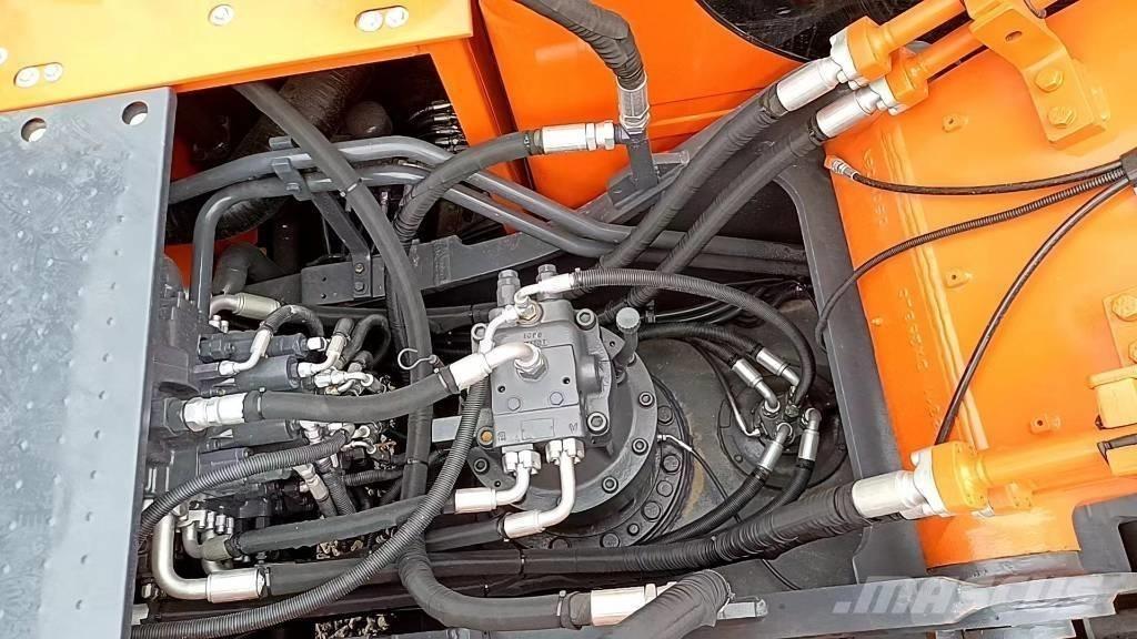 Doosan DX 225 LC Bandgrävare