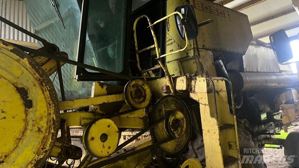 New Holland 8050 Skördetröskor