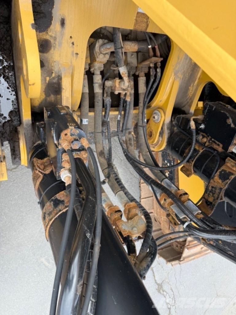 CAT 374 F L Bandgrävare