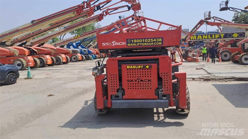 SkyJack 8841RT Saxliftar
