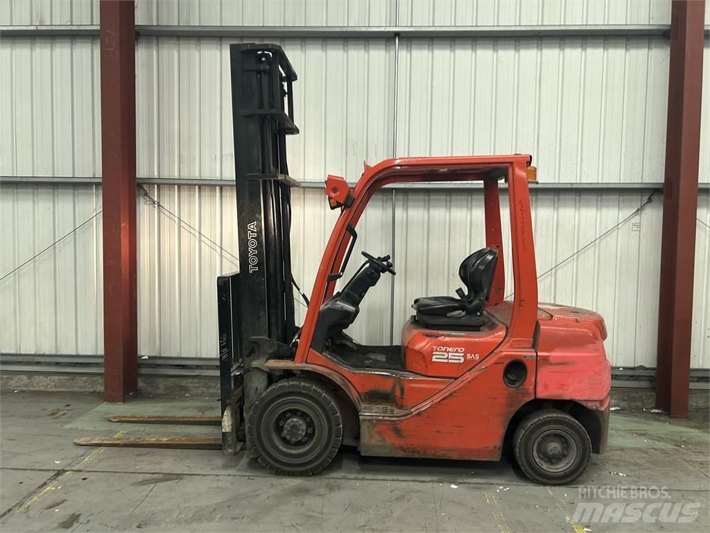 Toyota 02-8FDF25 Dieselmotviktstruckar