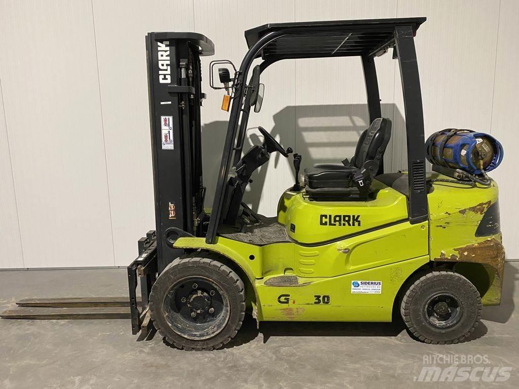 Clark GTS30 Gasolmotviktstruckar