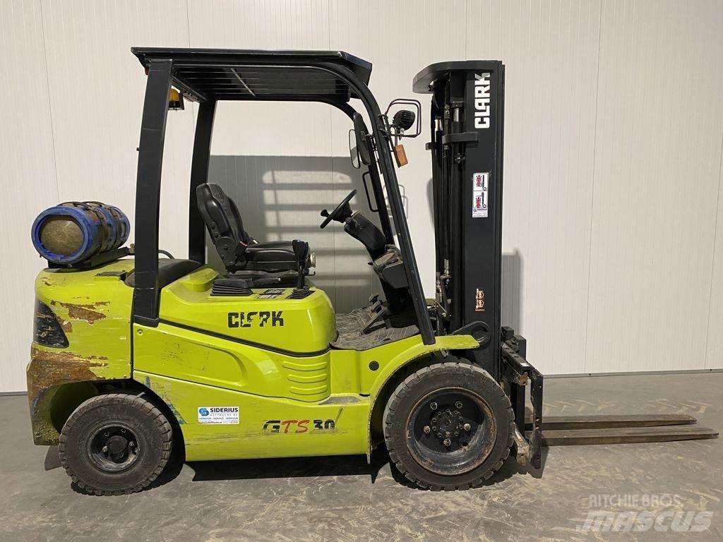 Clark GTS30 Gasolmotviktstruckar