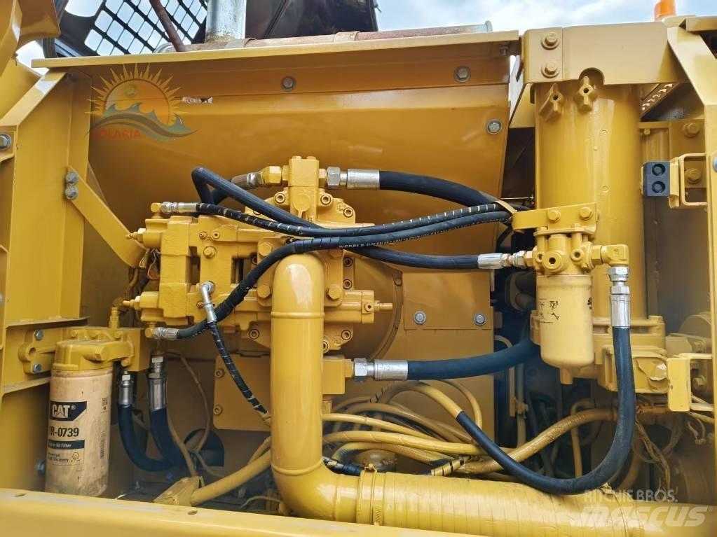 CAT 325 B L Bandgrävare