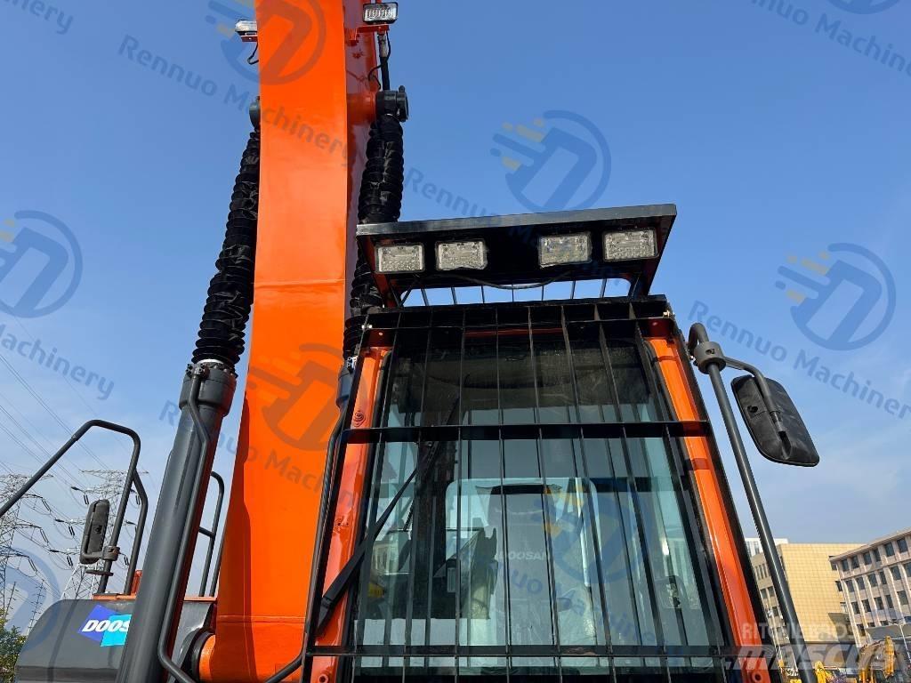 Doosan DX 300LC-9C Bandgrävare