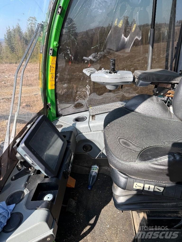 John Deere 1270 G Skördare