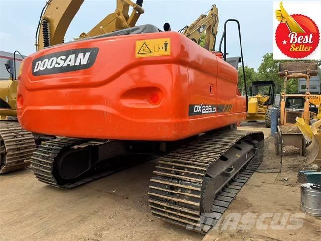 Doosan DX 225 LCA Bandgrävare