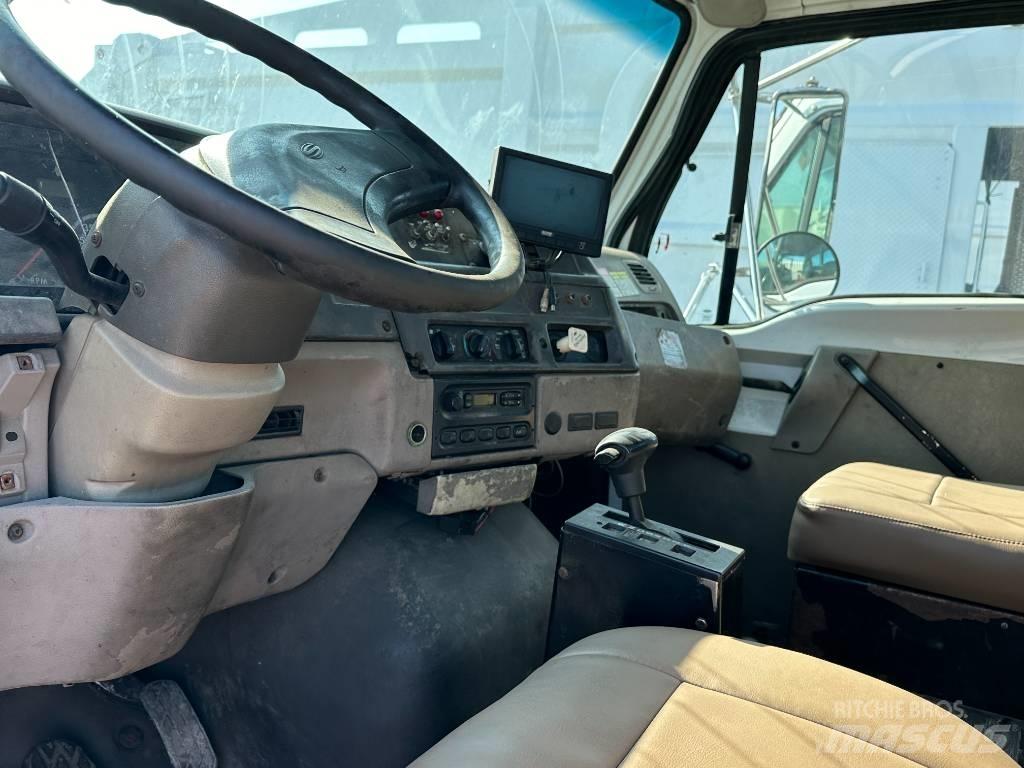 Sterling L 7500 Chassier