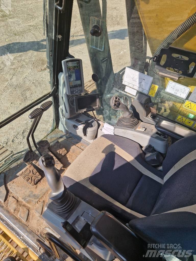 CAT 323 F L Bandgrävare