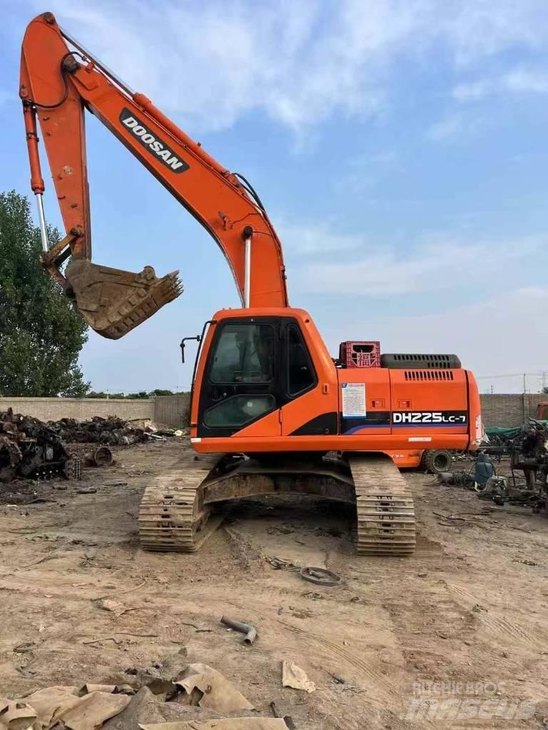 Doosan DH 225 LC-9 Bandgrävare