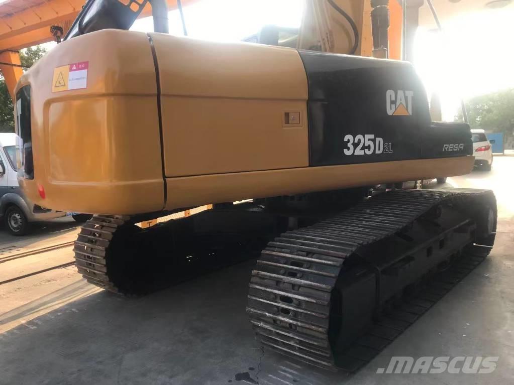 CAT 325 D L Bandgrävare