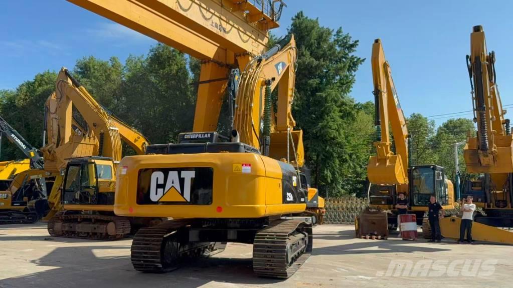 CAT 325 D L Bandgrävare