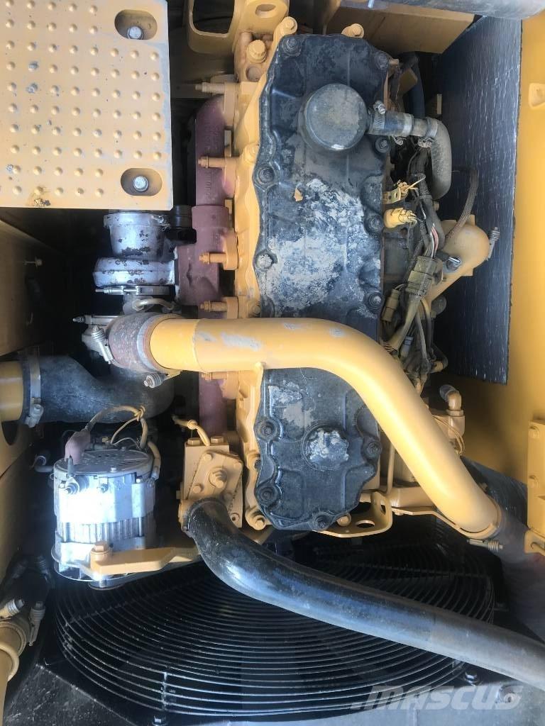 CAT 325 D L Bandgrävare