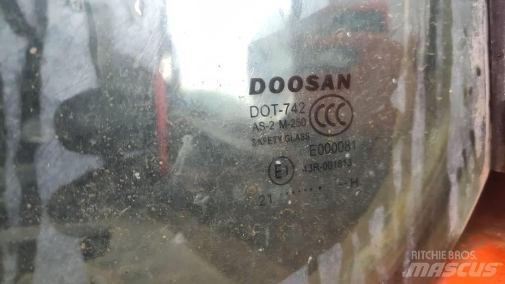 Doosan DX225LC-9C Bandgrävare