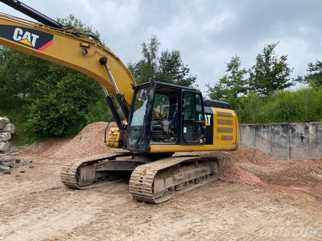 CAT 326 F L Bandgrävare