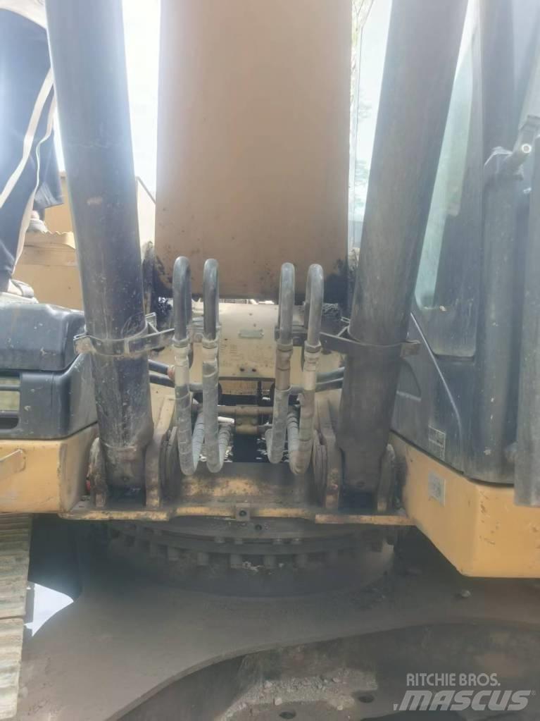 CAT 320 D2 Bandgrävare