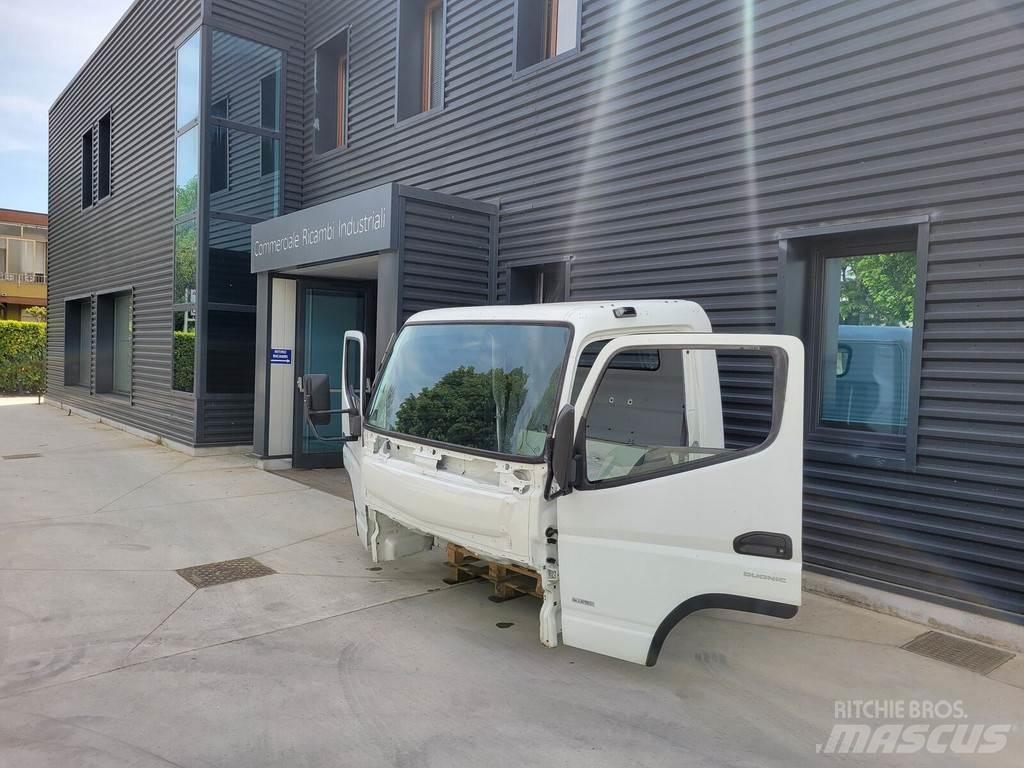 Mitsubishi Fuso "C" Hytter och interiör