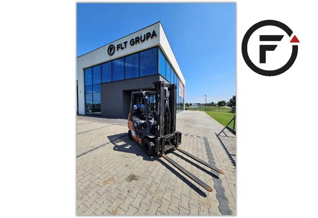 Toyota 02-8 FGKF 20 Gasolmotviktstruckar