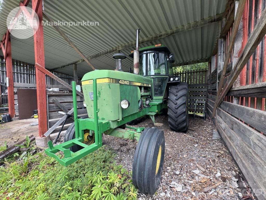 John Deere 4240 QR Traktorer