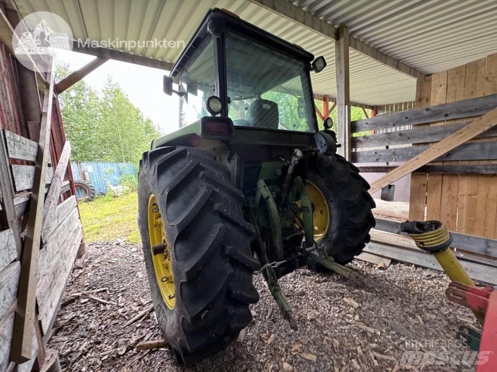John Deere 4240 QR Traktorer