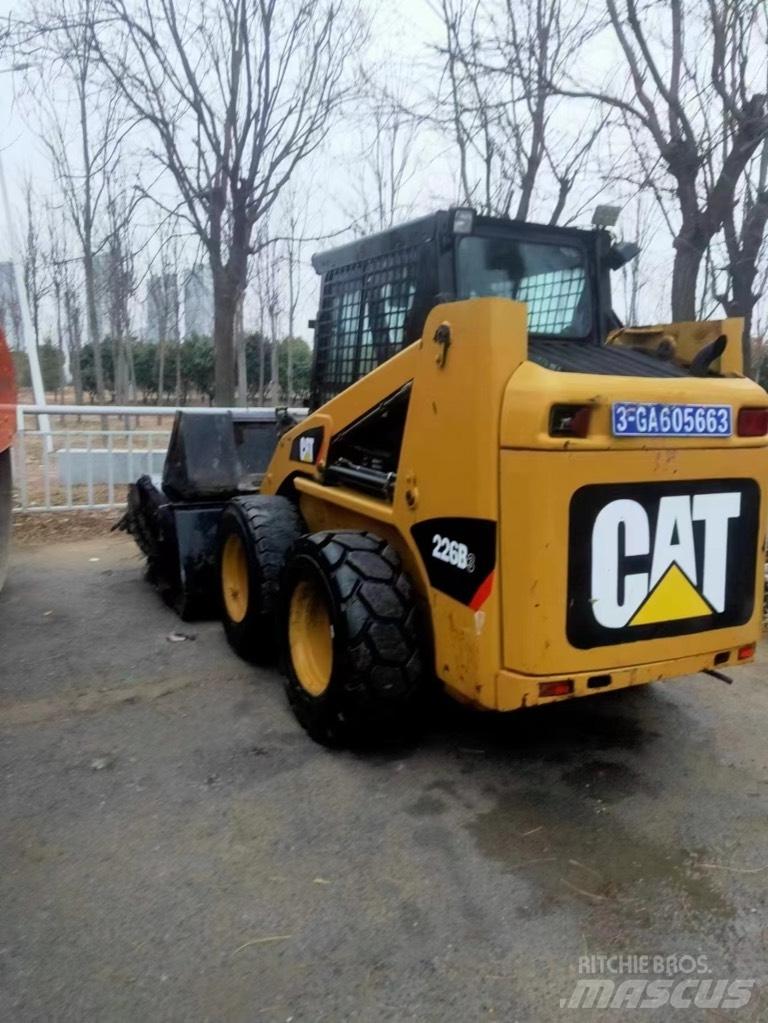 CAT 226 B Kompaktlastare