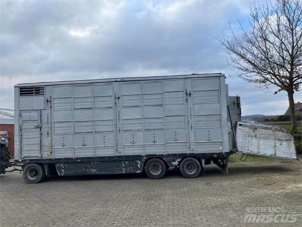 Pezzaioli 3-Stock Djurtransport trailer