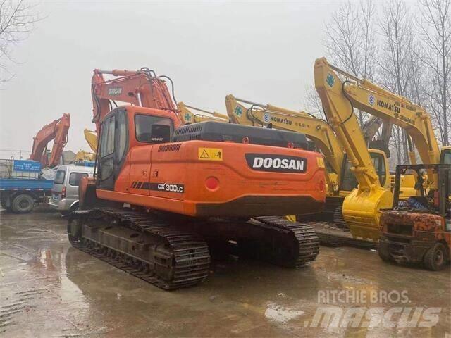 Doosan DX 300 Bandgrävare