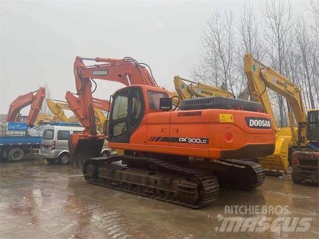 Doosan DX 300 Bandgrävare