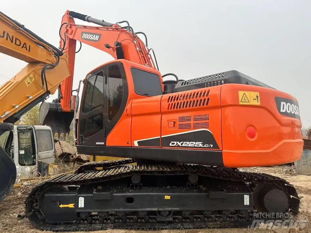 Doosan DX225LC-9C Bandgrävare