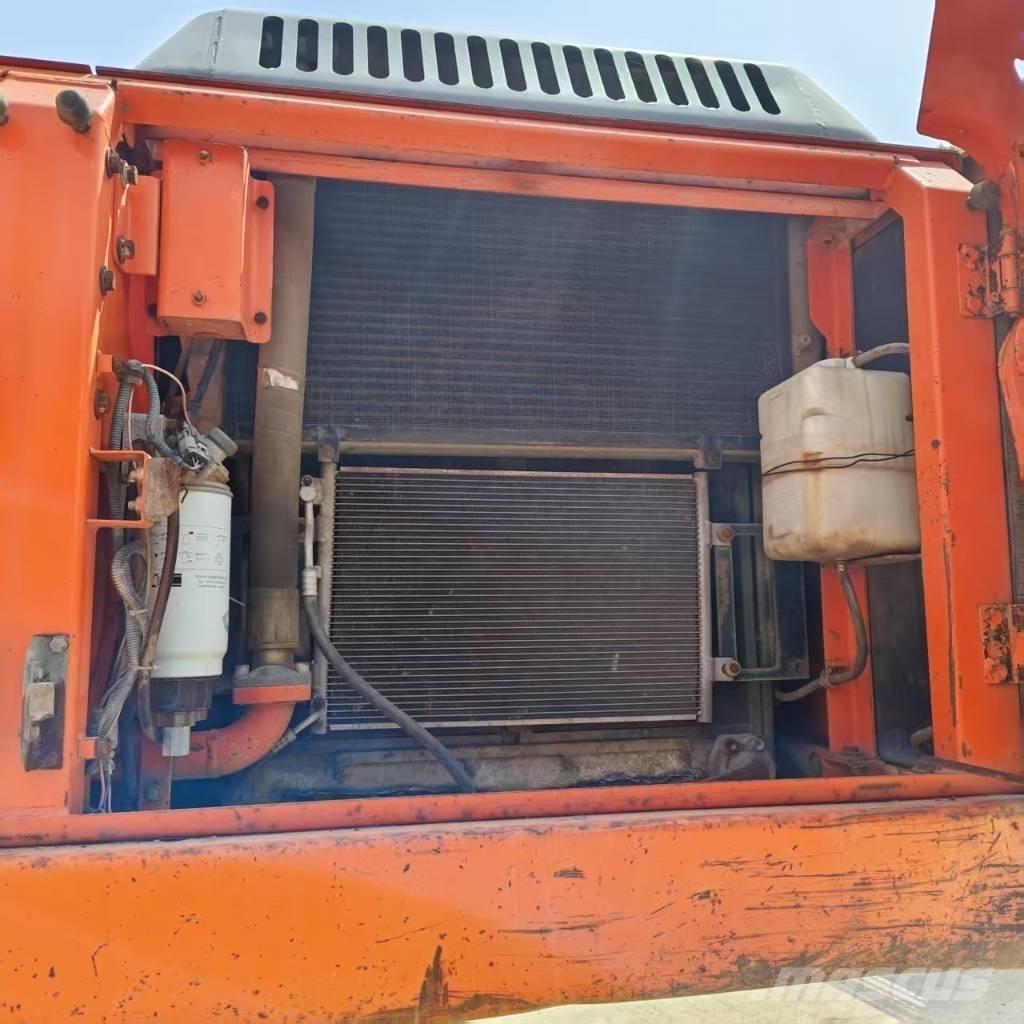 Doosan DX 300 LC Bandgrävare