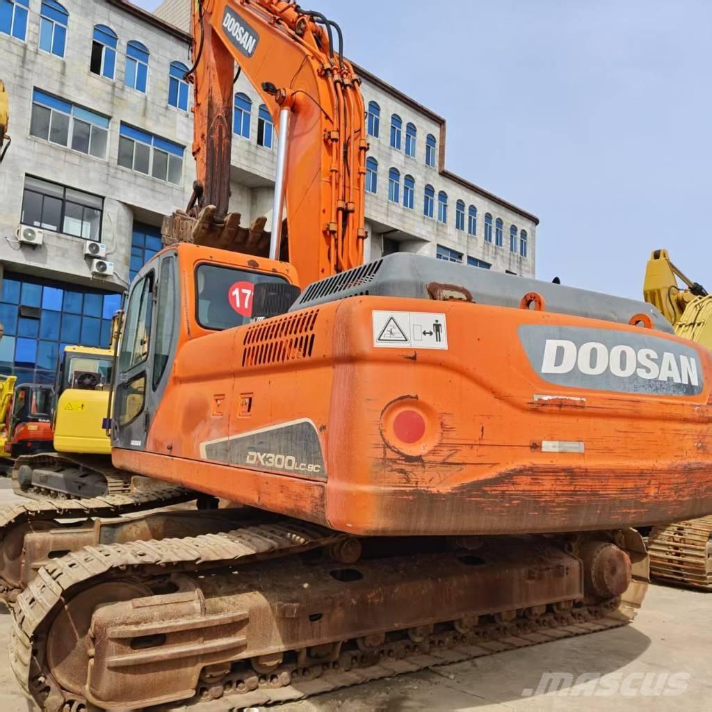 Doosan DX 300 LC Bandgrävare